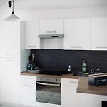 Happy With Private Parking Apartamento