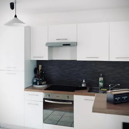 Happy With Private Parking Appartement